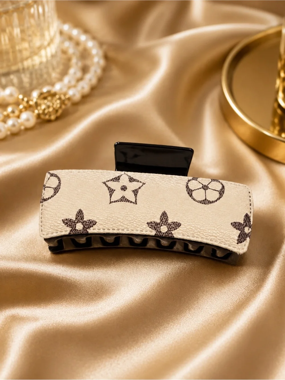 NWT Novelty Inspired Monogram Padded Hair Claw Clip Luxury Inspo Coquette Girl